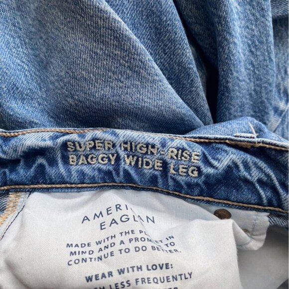 AE Dreamy Drape Super High-Waisted Baggy Wide-Leg Jean Woman 12 Blue Distressed - Picture 9 of 16